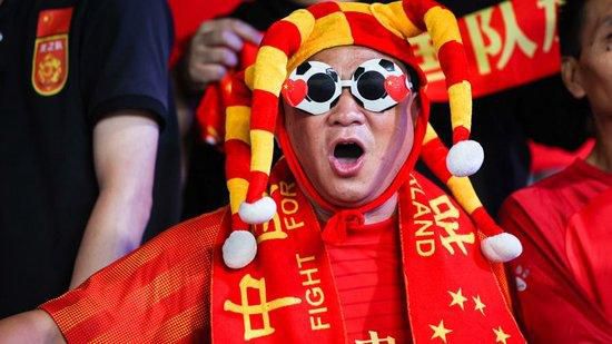 比如，集团办公写字楼的租金、集团上上下下所有人的工资、项目施工方的施工费，以及材料供应商的材料费。